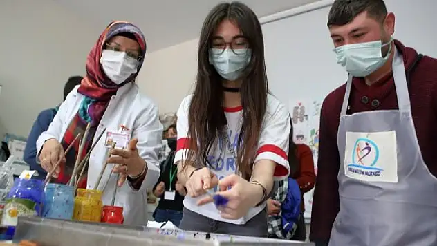 İspanya ve Çekya'dan gelen öğrenciler çömlek ve ebru yaptı