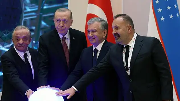 Erdoğan, Özbekistan Cumhurbaşkanı Mirziyoyev'le dostluk ağacı dikti
