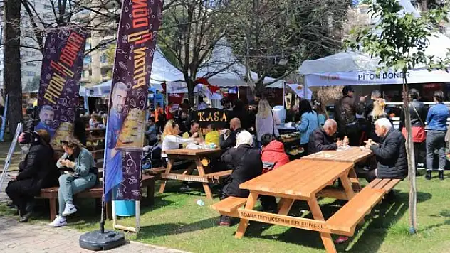 'Piton Döner' Portakal Çiçeği Karnavalı'na damga vurdu
