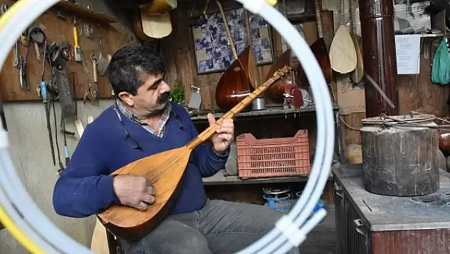 Bu sazın 'teli' insanın kalbine dokunuyor