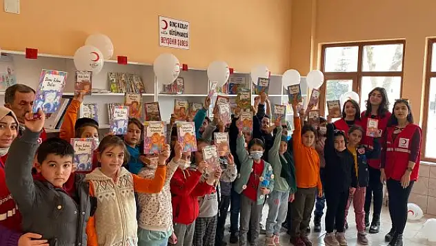 Beyşehir'de bir okul  kütüphaneye kavuştu