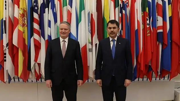 Bakan Kurum, Paris'te düzenlenen OECD Çevre Bakanları Toplantısı'na katıldı