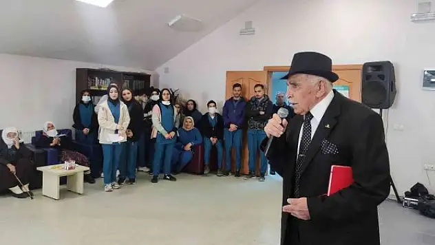 Üniversiteli öğrencilerden huzur evi sakinlerine anlamı ziyaret