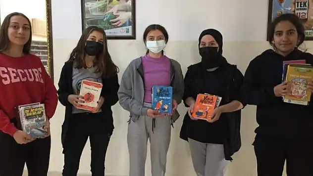Öğrencilerden kitap toplama kampanyası