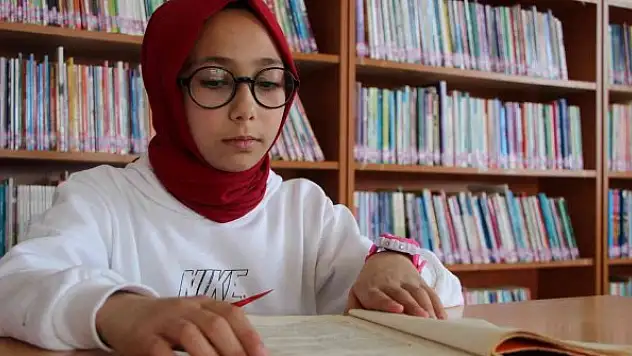 10 yaşındaki Semanur, 1 yılda 234 kitap okudu