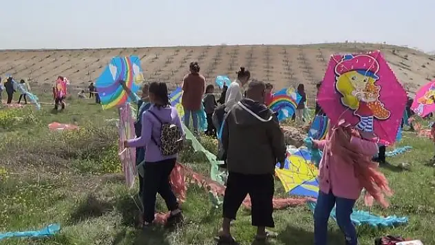 Çocuklar ilk kez uçurtma heyecanı yaşadı