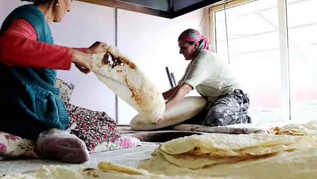 Ekmeklerini tandırdan kazanıyorlar