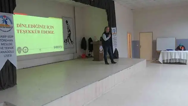 Öğretmen ve öğrenciler siber suçlar konusunda bilgilendirildi