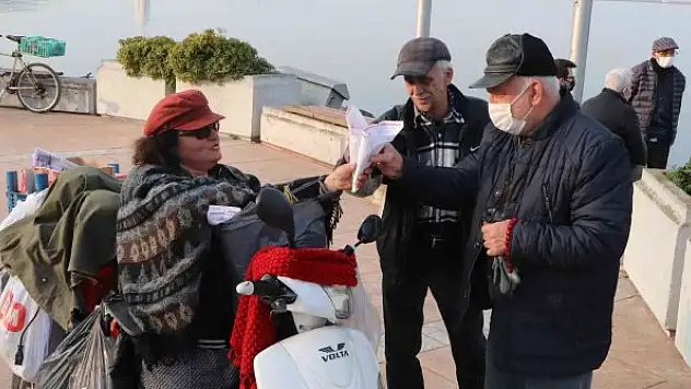 Kızının altın küpesini ararken 'çekirdekçi abla' oldu