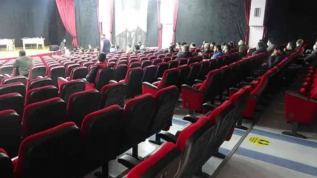 İş başvurusu için ne sıra beklediler ve kuyruk oluşturdular