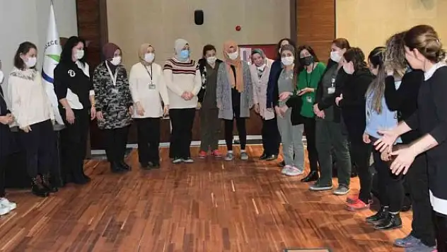 Hastane personeline doğru iletişimin önemi anlatıldı