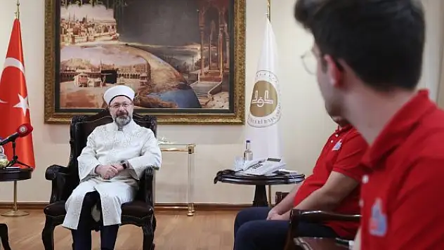 Diyanet İşleri Başkanı Erbaş, 2021 Teknofest birincisi öğrencileri kabul etti