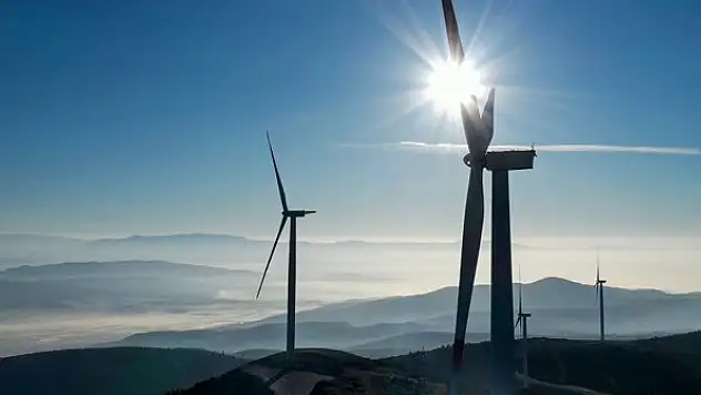 Yenilenebilir enerji Türkiye'nin ekonomik gelişimi için toplumun ilk tercihi