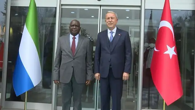 Bakan Akar, Sierra Leone Savunma Bakanı ile bir araya geldi