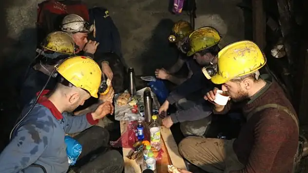Maden ocağında metrelerce yeraltında ilk sahur