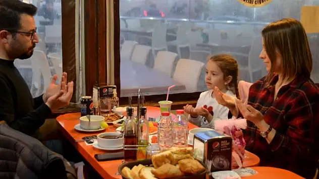 Ramazan'ın ilk gününde en geç iftarı, Edirneliler yaptı