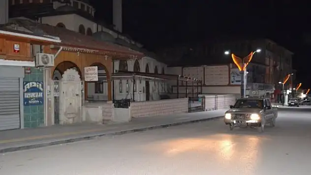 Sahura ilahiler ile kalkıyorlar