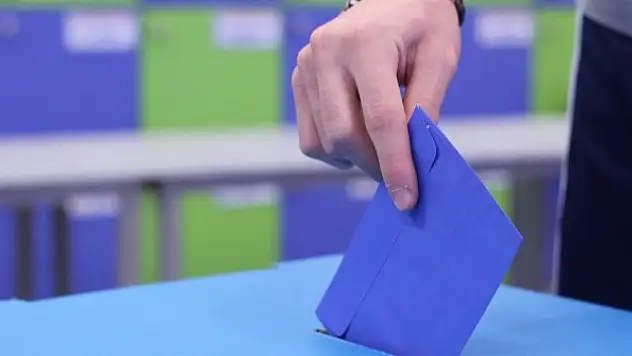 Sırbistan'da parlamento, yerel ve cumhurbaşkanlığı seçimi başladı