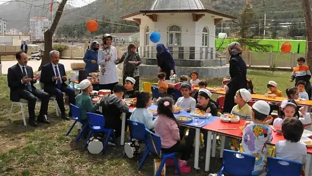 Başkan Akkaya tekne orucu tutan çocukların iftarına katıldı