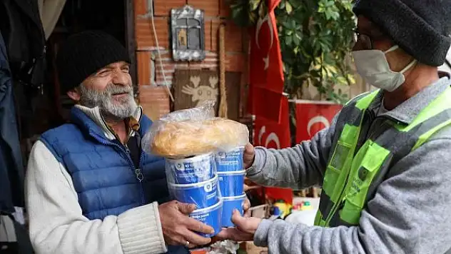 Yaşlı vatandaşlara 2 öğün, 3 çeşit yemek