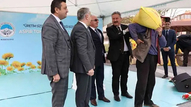 18 ton aspir tohumunu çiftçilere dağıtıldı