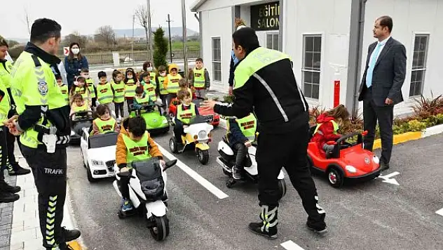 Çocuklara uygulamalı trafik eğitimi verildi