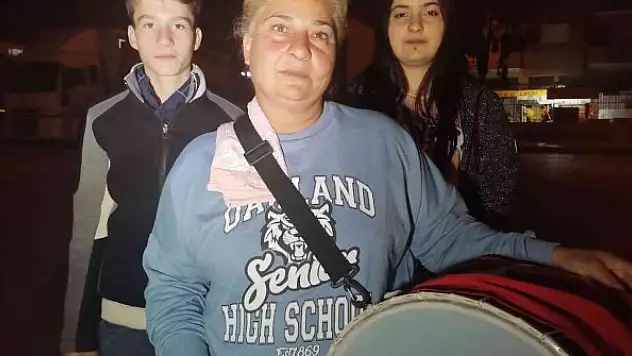 45 yaşındaki 'Davulcu Abla' 6 yıldır sahura kaldırıyor