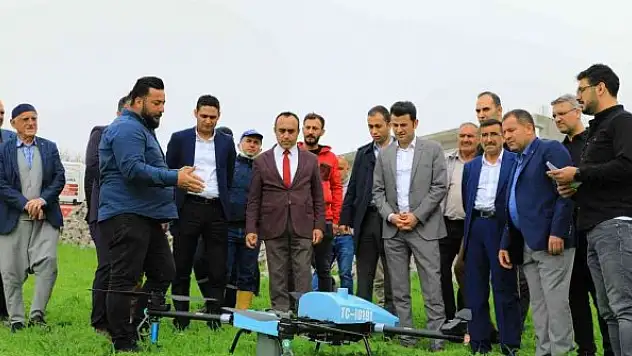 Çiftçiye droneli ilaçlama desteği