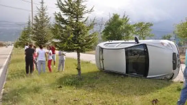 Seydişehir'de otomobil devrildi