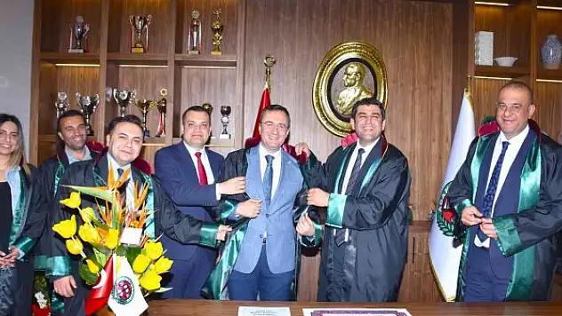 Avukatlık ruhsatını sınıf arkadaşından aldı