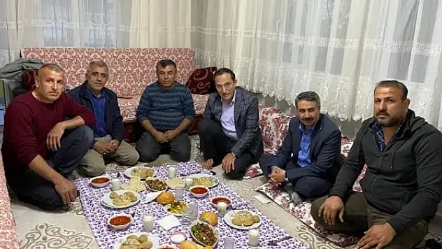 AK Parti heyeti vatandaşların iftar sofrasına misafir oluyor