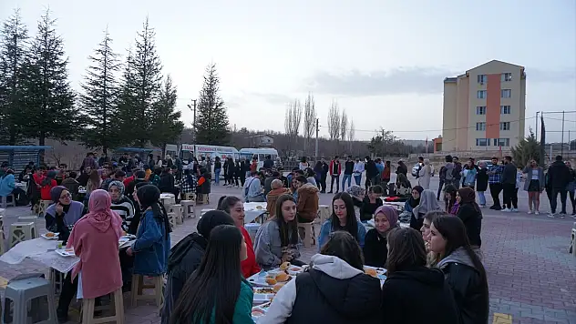 Bozkır'da üniversite öğrencileri iftarda buluştu