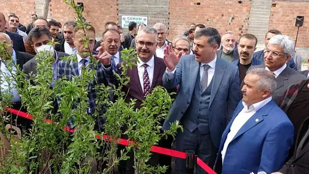 Çiftçilere ücretsiz sahlep ve badem fidanı dağıtıldı