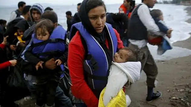 HRW: Yunanistan göçmeni göçmene geri ittiriyor