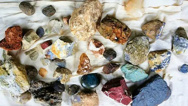 Doğadan topladığı değerli taşlar geçim kaynağı oldu