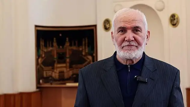 Emekli imam, 118 ülkeden ziyaretçinin cami anılarını defterinde topladı