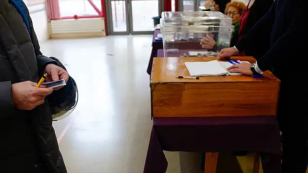 Fransa'da cumhurbaşkanı seçimi yapılıyor