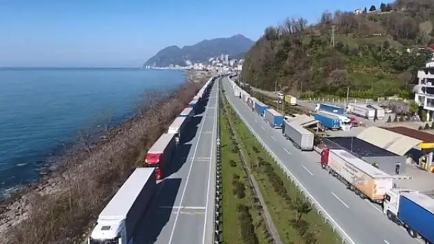 Sarp Sınır Kapısında tır kuyruğu