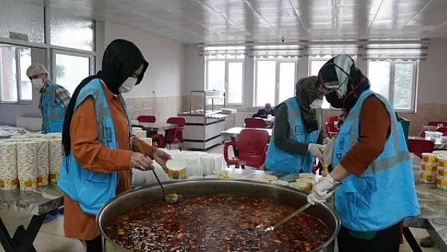 İftar yemekleri vatandaşların kapısına kadar ulaştırılıyor