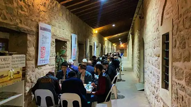 Asırlık iftar geleneği tarihi camide 500 yıldır yaşatılıyor