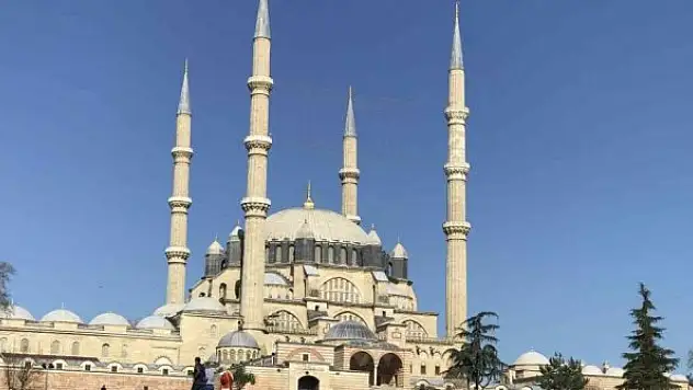 Mimar Sinan'ın şaheseri Selimiye'nin silueti bozuldu