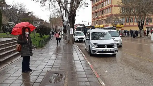 Afyonkarahisar'da bahar kışa döndü