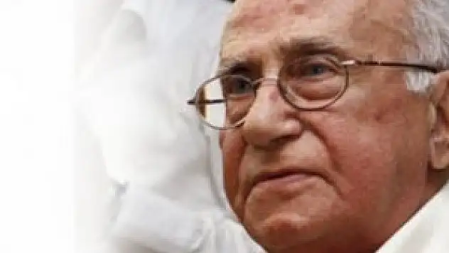 Gazeteci-Yazar Arcayürek hayatını kaybetti