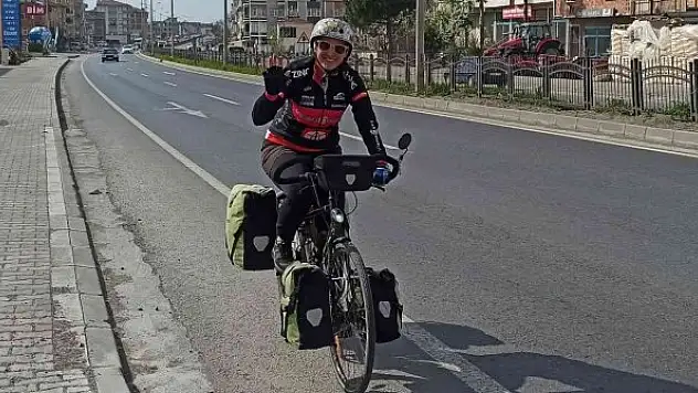 İngiliz kadın gezgin bisikletle dünya turunda