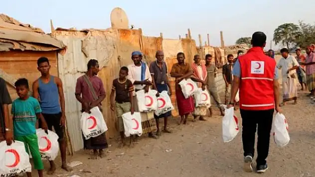 Türk Kızılay, Yemen'de 700 göçmene iftar verdi