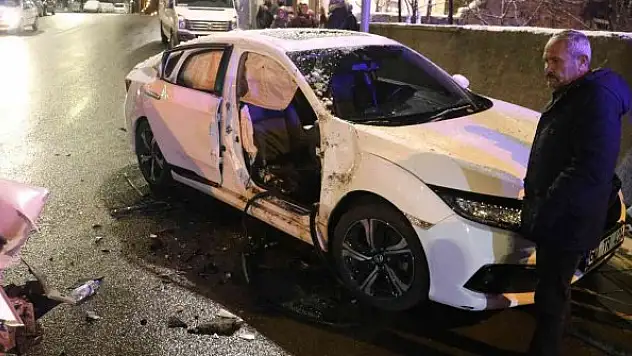 Yarım saat arayla gerçekleşen iki farklı trafik kazası: Toplam 9 yaralı