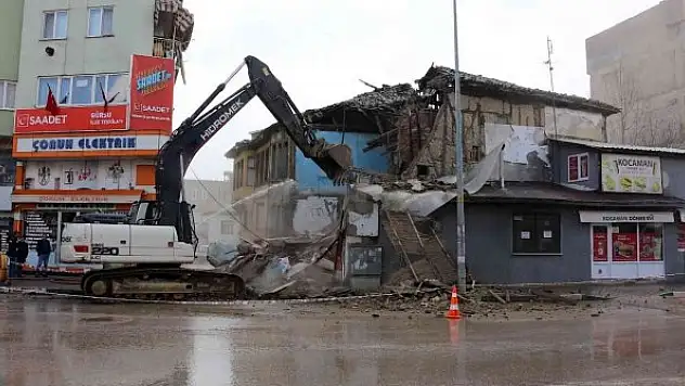 Gürsu'da metruk binalar yıkılıyor