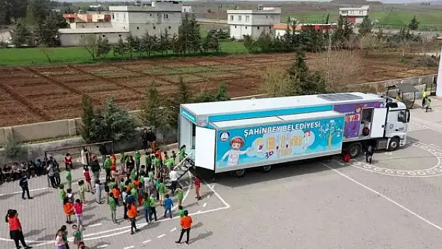 'Bilim Tırı' ile imkanlar kırsal mahallelerdeki okullara taşınıyor