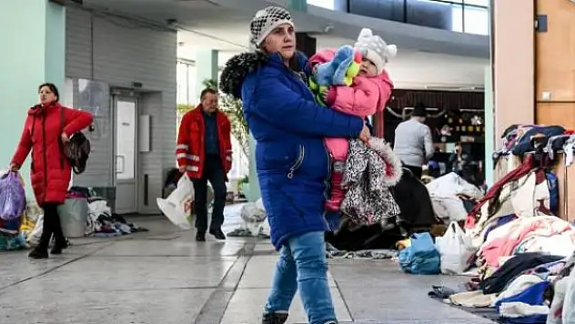 BM: Ukrayna'da 4 milyon 656 bin 509 kişi komşu ülkelere geçti