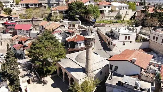 Ahşap şerefeli minarede Ramazan geleneğini sürdürüyor